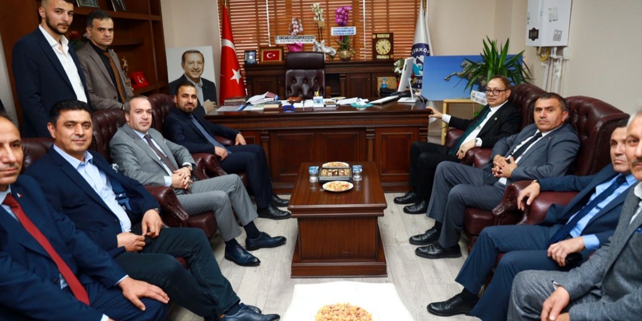MHP Genel Başkan Yardımcısı Topsakal'dan Vezirköprü Belediye Başkanı seçilen Gül'e ziyaret