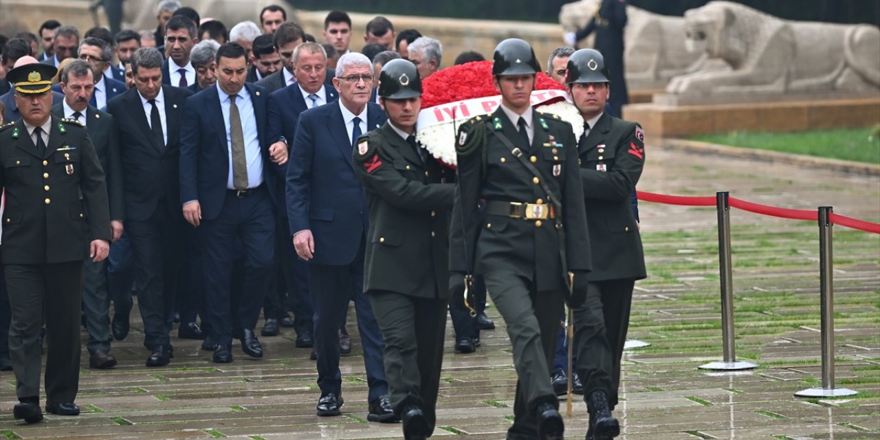 İYİ Parti Genel Başkanı Dervişoğlu, Anıtkabir'i ziyaret etti
