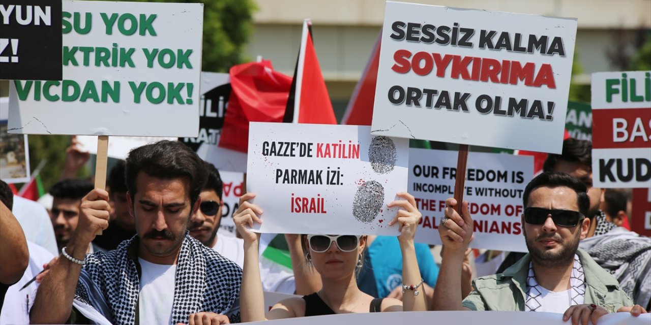 Aydın'da üniversite öğrencileri İsrail'in Gazze'ye yönelik saldırılarını protesto etti