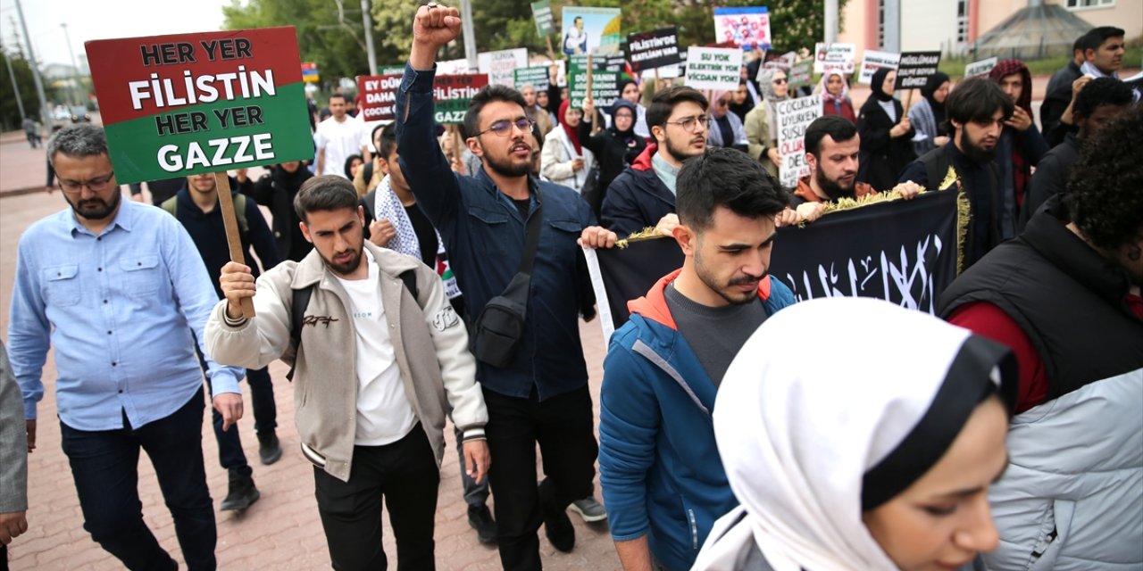 Konya'da üniversite öğrencileri ABD'deki Filistin eylemlerine destek verdi