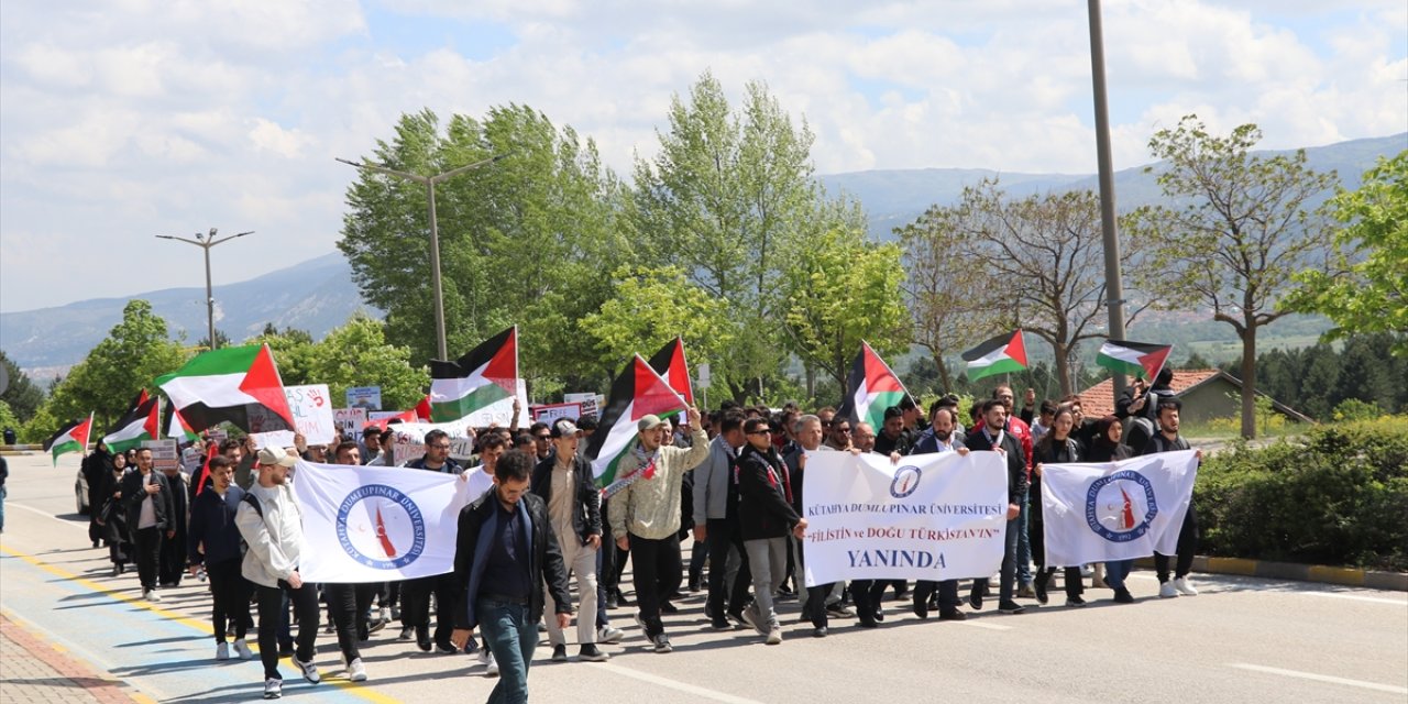 Kütahya Dumlupınar Üniversitesi öğrencileri Filistin'e destek yürüyüşü yaptı