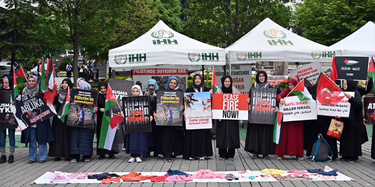 İHH'nin, Filistin için Sultanahmet Meydanı'nda başlattığı oturma eylemi 9. gününde sürüyor
