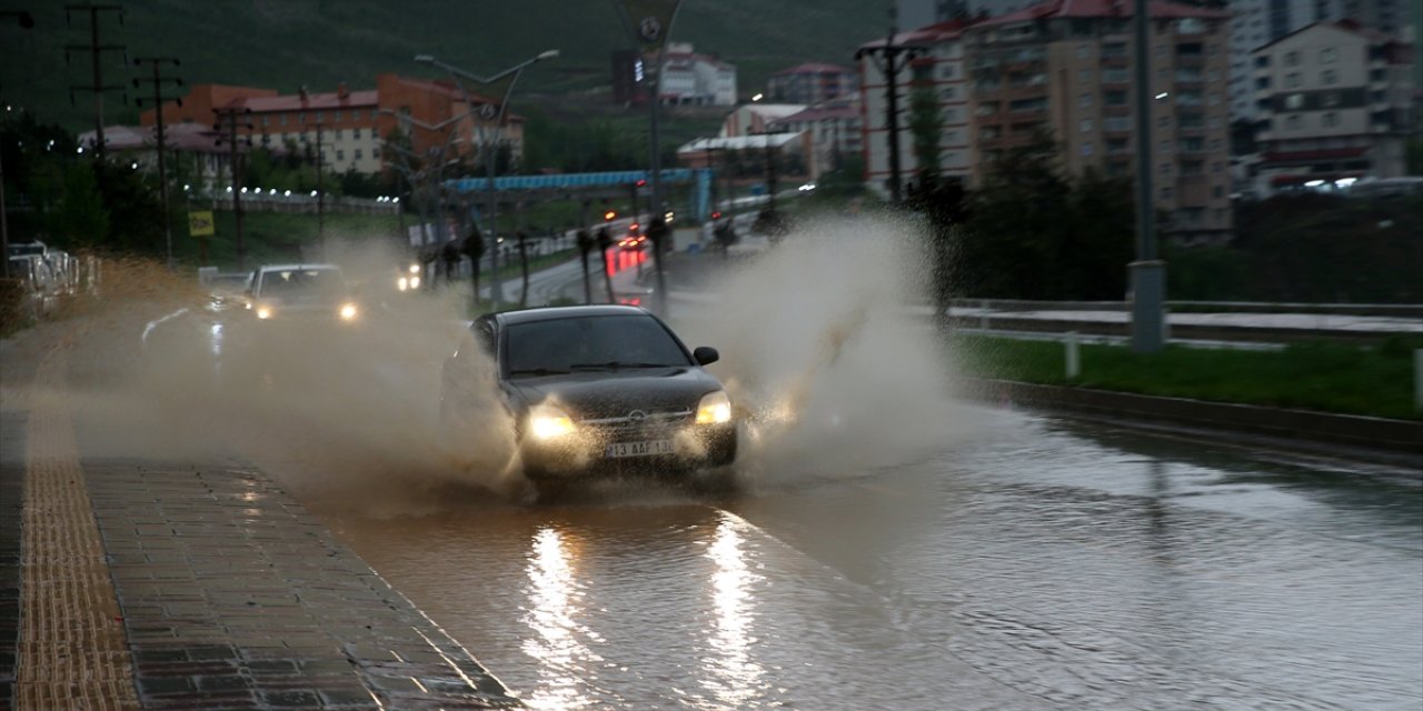 Bitlis'te sağanak etkili oldu