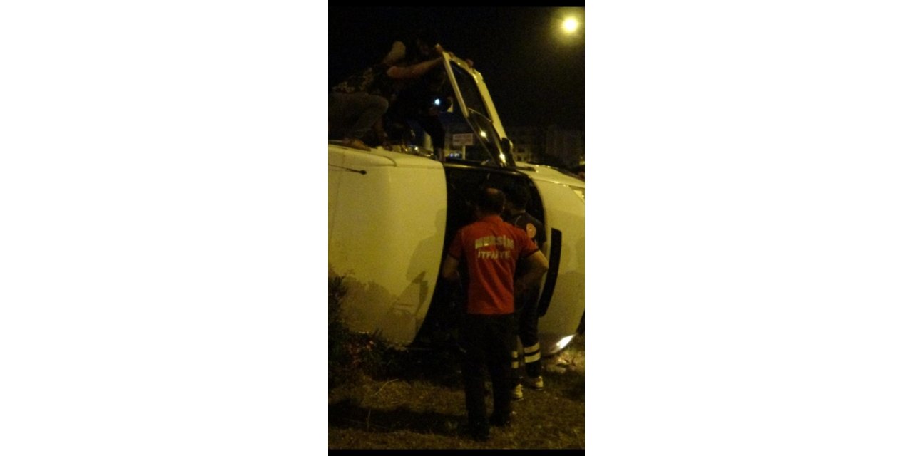 Mersin'de devrilen minibüsteki 1 polis yaralandı