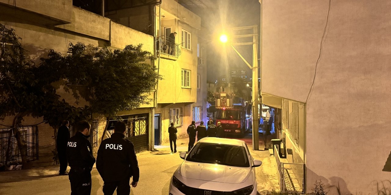 Bursa'da aile bireylerini bıçakla rehin alan kişiyi polis ikna etti
