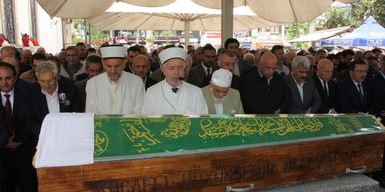 Acun Ilıcalı'nın vefat eden amcasının cenazesi, Kocaeli'de defnedildi
