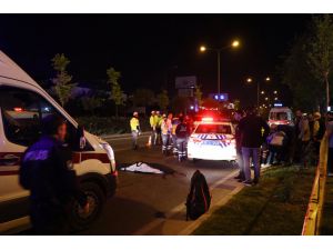 İzmir'de hafif ticari aracın çarptığı genç kız hayatını kaybetti