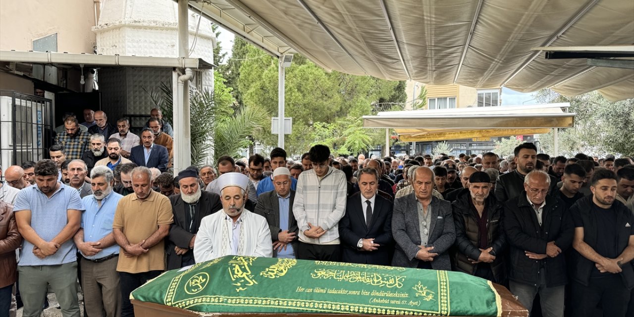 İstanbul-İzmir Otoyolu'ndaki trafik kazasında ölen çift toprağa verildi