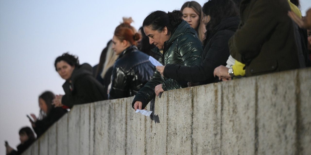 Dünyanın en neşeli şenliklerinden "Kakava" Edirne'ye binlerce turist çekti