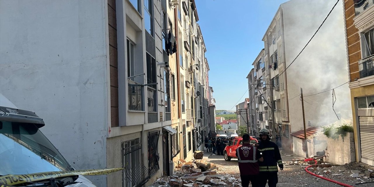 Tekirdağ'da 5 katlı apartmanda meydana gelen patlamada bir kişi yaralandı