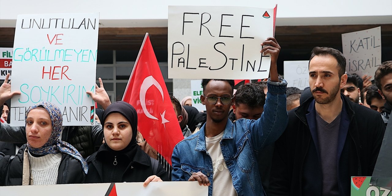Bayburt'ta üniversite öğrencileri İsrail'in Gazze'ye yönelik saldırılarını protesto etti