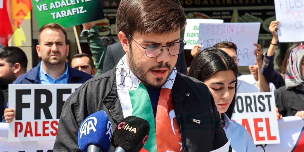 Çukurova Üniversitesi'nde öğrenciler İsrail'in Gazze'ye saldırılarını protesto etti