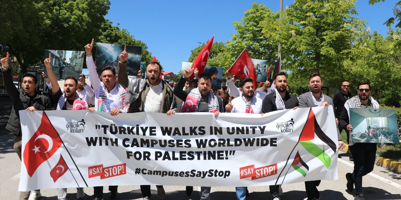 Kütahya Dumlupınar Üniversitesi öğrencileri Filistin'e destek için yürüdü