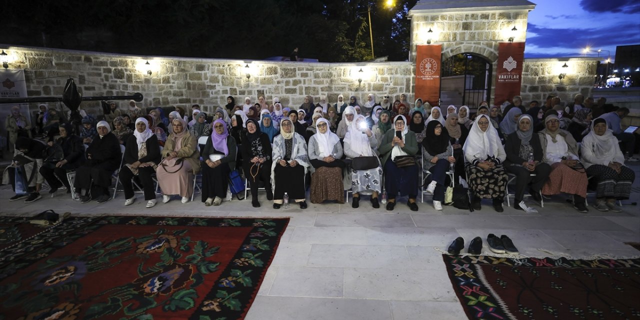 Bosna Hersek'te Türkiye'nin desteğiyle yeniden yapılan Arnaudiye Camisi'nde program düzenlendi