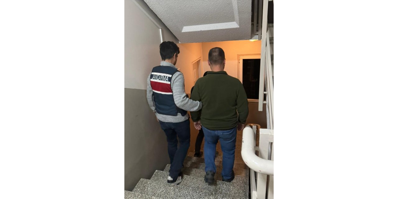İzmir merkezli FETÖ operasyonunda 19 gözaltı