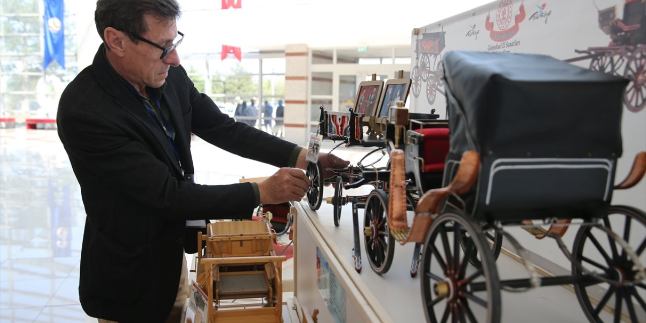 Eski ulaşım araçlarının ahşap minyatürlerini yapan Edirneli usta maharetini aktaracağı çıraklar arıyor