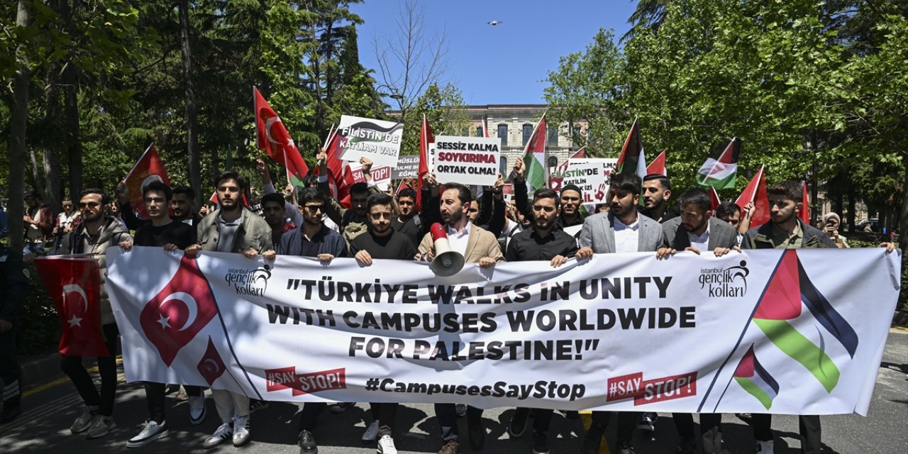 AK Parti Gençlik Kolları ve İstanbul Üniversitesi öğrencilerinden Filistin'e destek eylemi