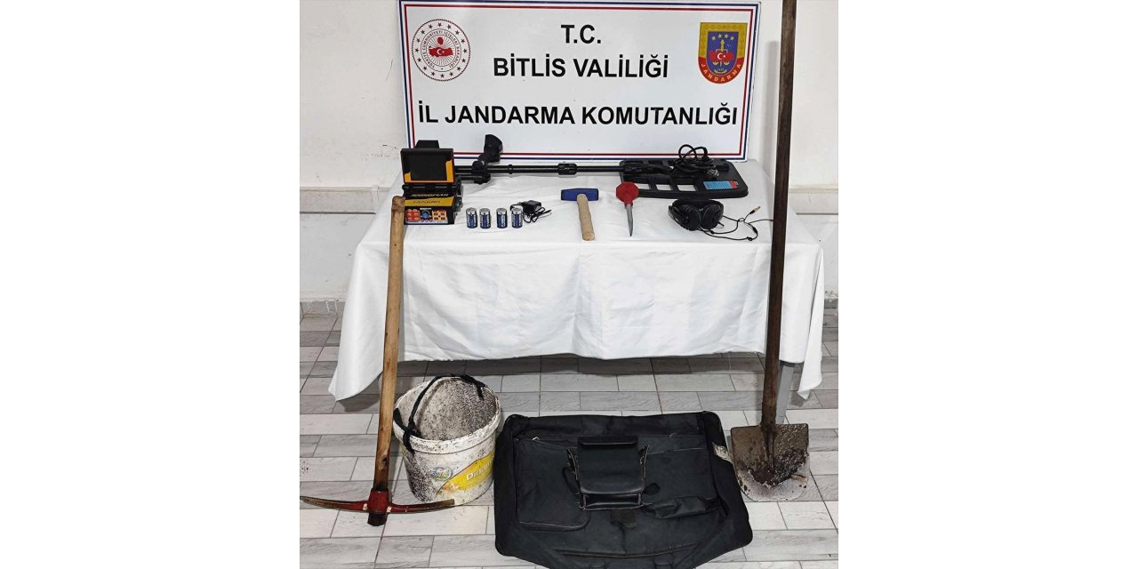 Bitlis'te kaçak kazı yapan 3 kişi fotokapana yakalandı