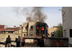 Fatih'te iki katlı binada yangın
