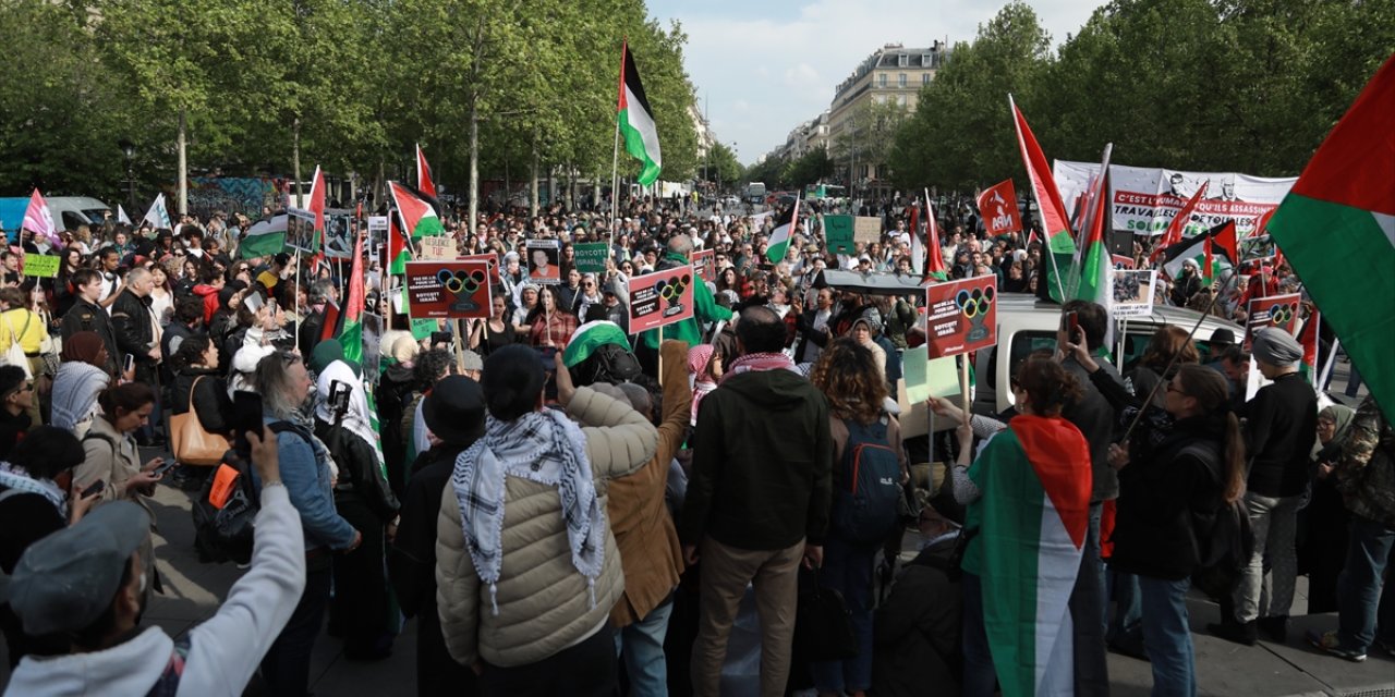 Paris'te göstericiler İsrail'in Refah'a yönelik kara saldırısını protesto etti