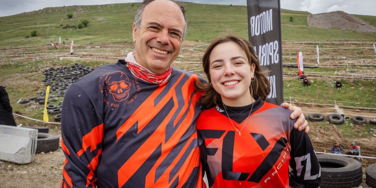 Türkiye Enduro ve ATV Şampiyonası'nda baba-kız birlikte yarışıyor