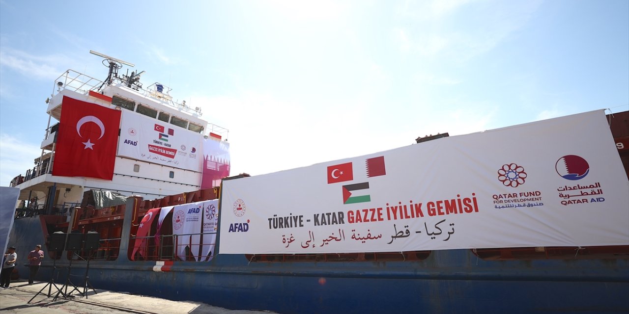 Gazze'ye yardım ulaştıracak "Türkiye-Katar Gazze İyilik Gemisi" Mersin'den uğurlandı