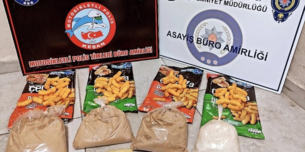 Edirne'de cips paketlerine gizlenmiş yaklaşık 4 kilogram uyuşturucu ele geçirildi