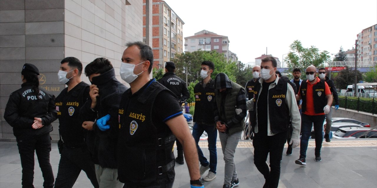 Eskişehir'de internetten yağ ve şeker satma vaadiyle 43 kişiyi dolandıran 6 şüpheli yakalandı