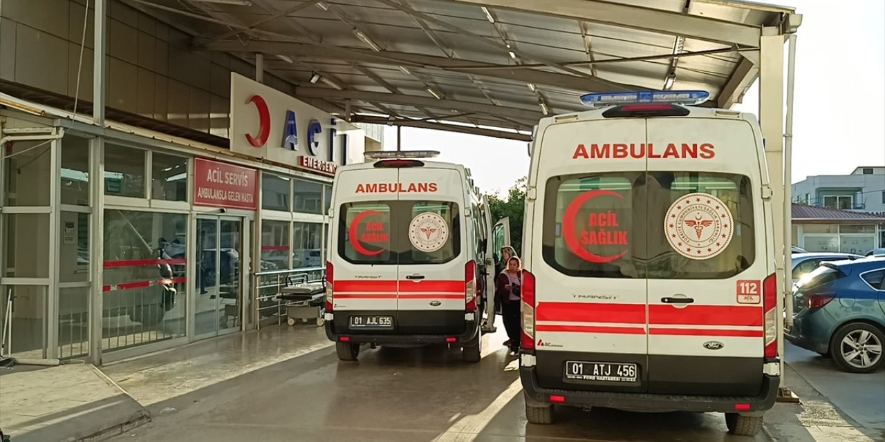 Adana'da takla atan otomobildeki 3 kişi yaralandı
