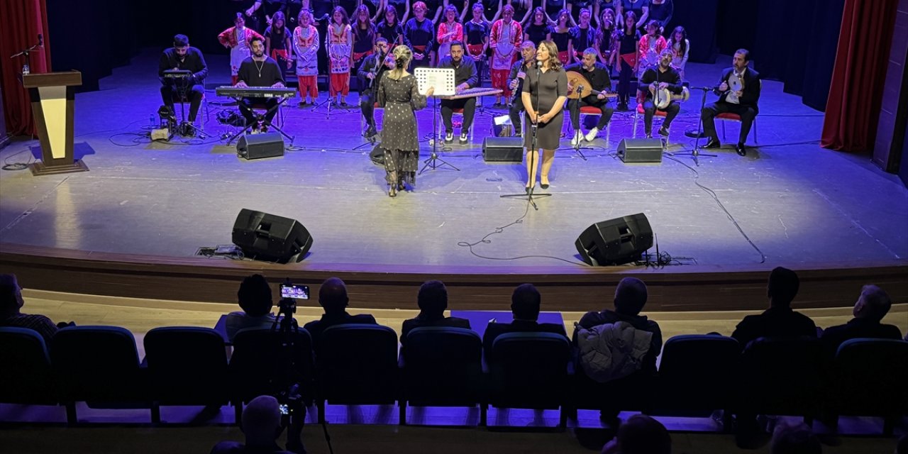 Tekirdağ'da Roman öğrenciler ve öğretmenlerinden oluşan koro konser verdi