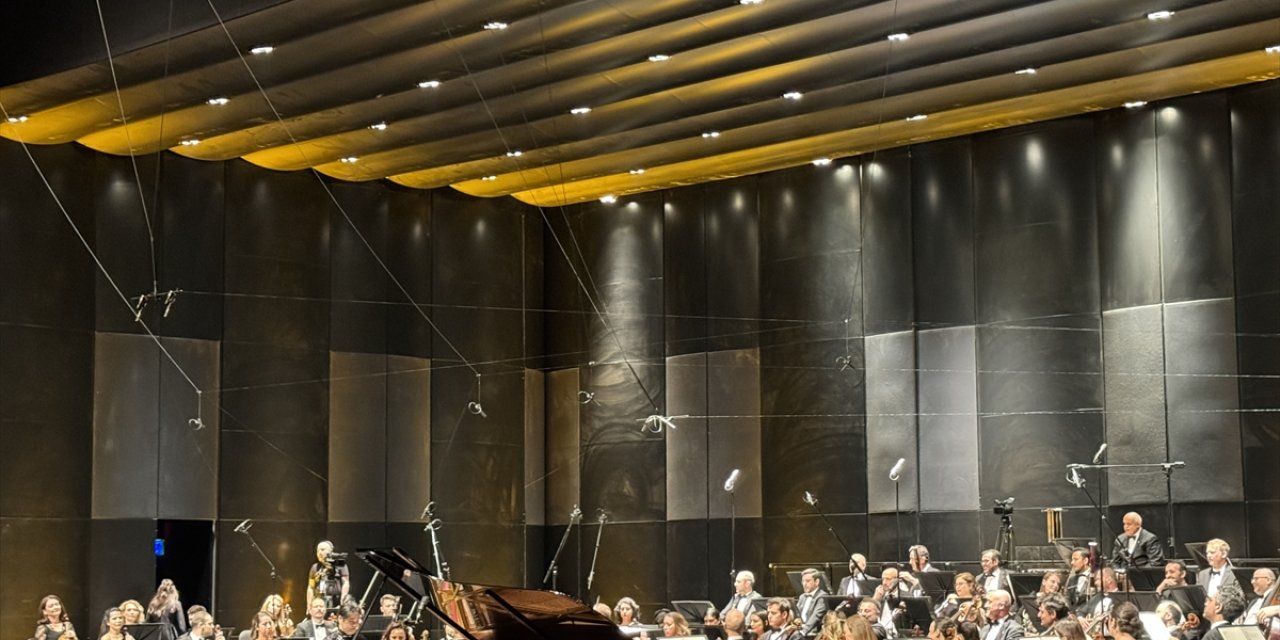 Borusan İstanbul Filarmoni Orkestrası, Amerikalı piyanist Zee Zee ile sahne aldı