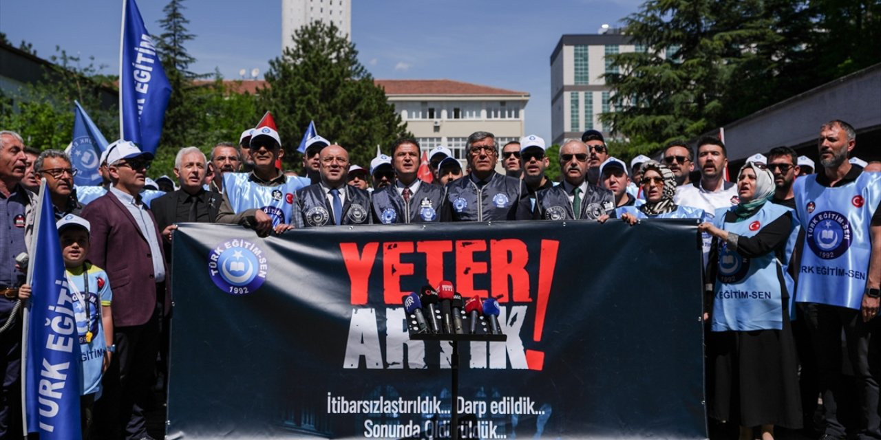 Ankara'da öğretmenler öldürülen meslektaşları için iş bıraktı