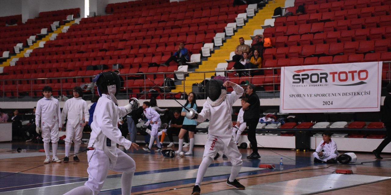 Karaman'da düzenlenen Okul Sporları Eskrim Türkiye Birinciliği Müsabakaları sona erdi