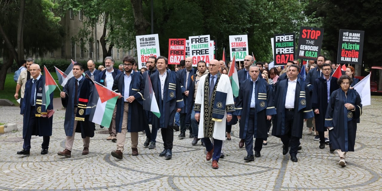 YTÜ akademisyenlerinden Filistin'e destek için sessiz yürüyüş