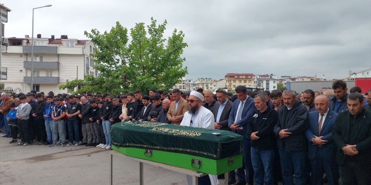 GÜNCELLEME - Kocaeli'de trafik kazasında yaralanan genç futbolcu 11 günlük yaşam mücadelesini kaybetti