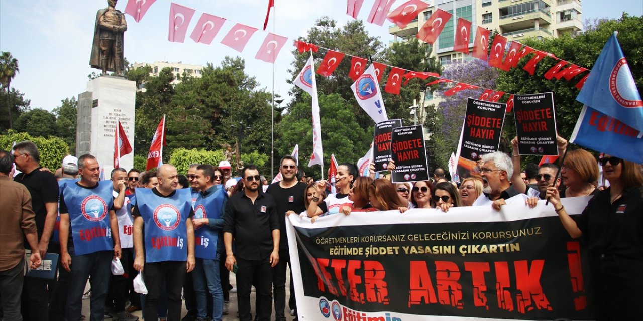 Adana ve çevre illerde eğitim sendikaları okul müdürünün öldürülmesini protesto etti