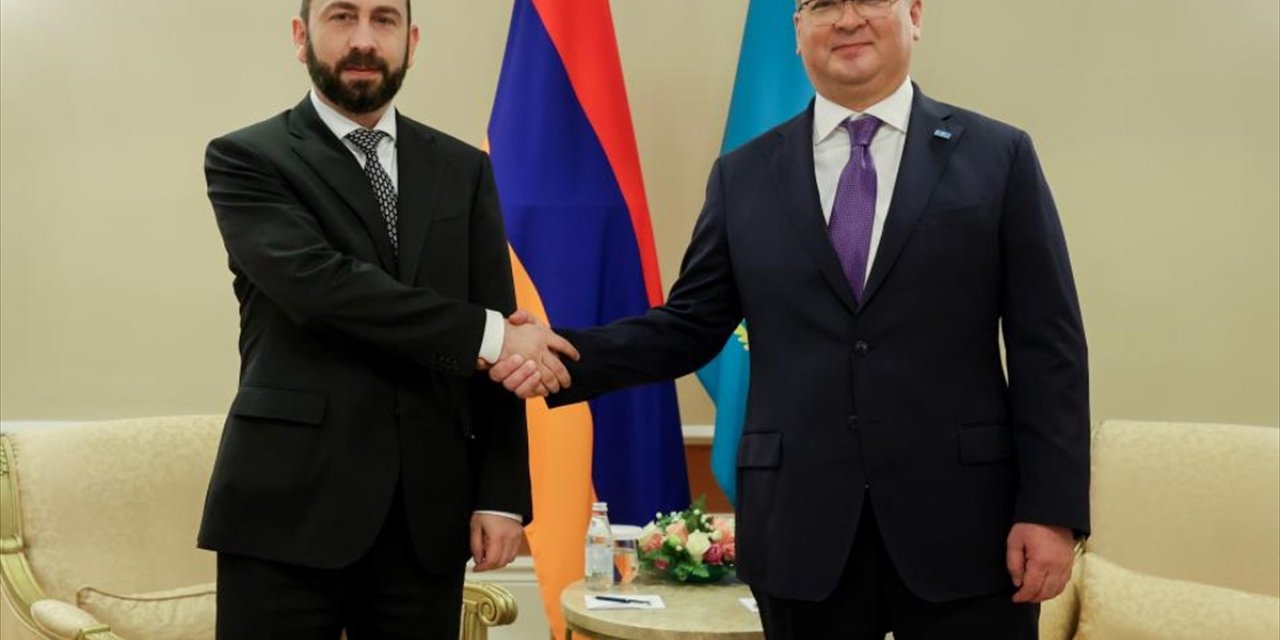 Kazakistan Dışişleri Bakanı Nurtleu, Azerbaycan ve Ermenistan dışişleri bakanlarıyla görüştü