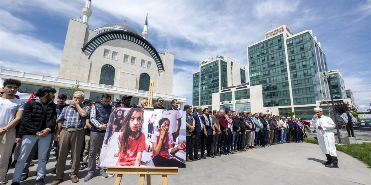 İsrail'in saldırılarında hayatını kaybedenler için Ankara'da gıyabi cenaze namazı kılındı