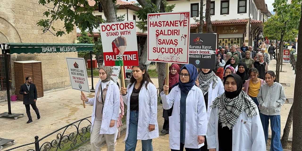 Isparta'da sağlık çalışanları Gazze için "sessiz yürüyüş" yaptı
