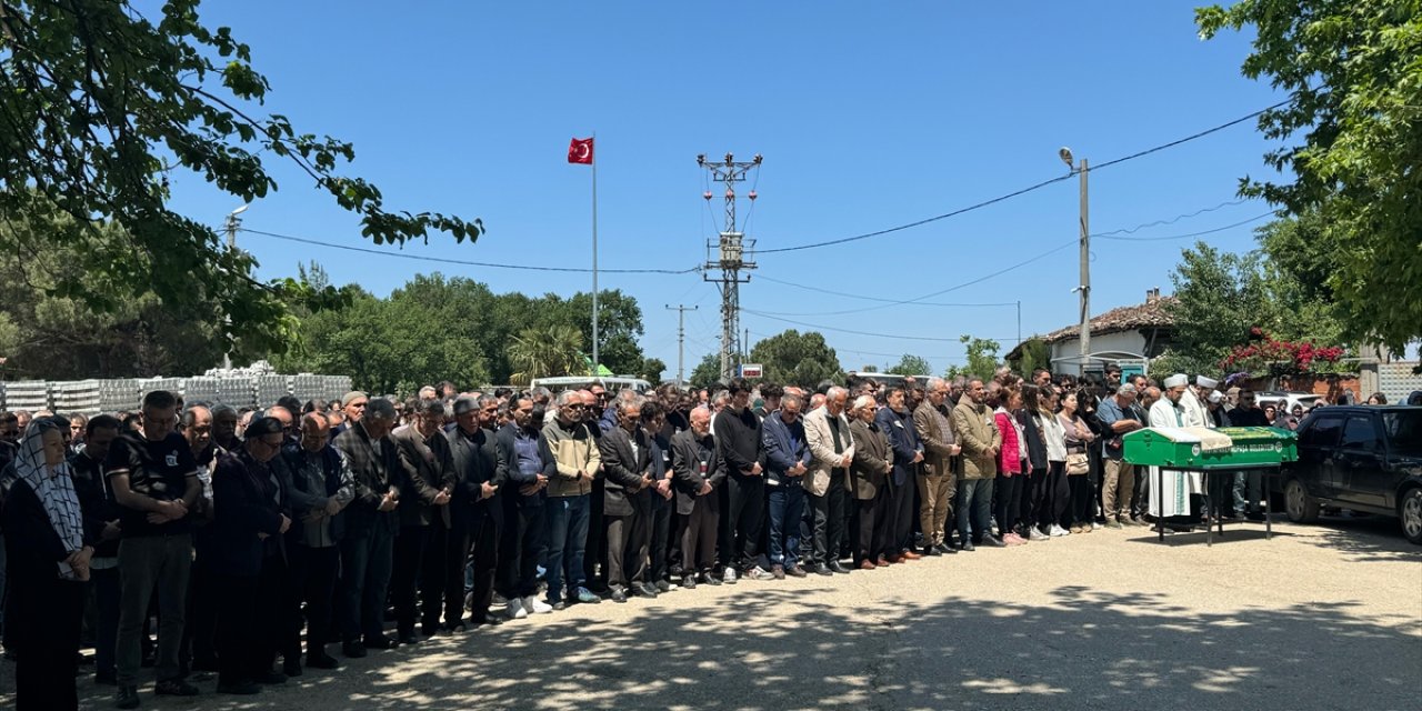 Balıkesir'de motokuryelik yaptığı esnada öldürülen üniversite öğrencisi, Bursa'da son yolculuğuna uğurlandı