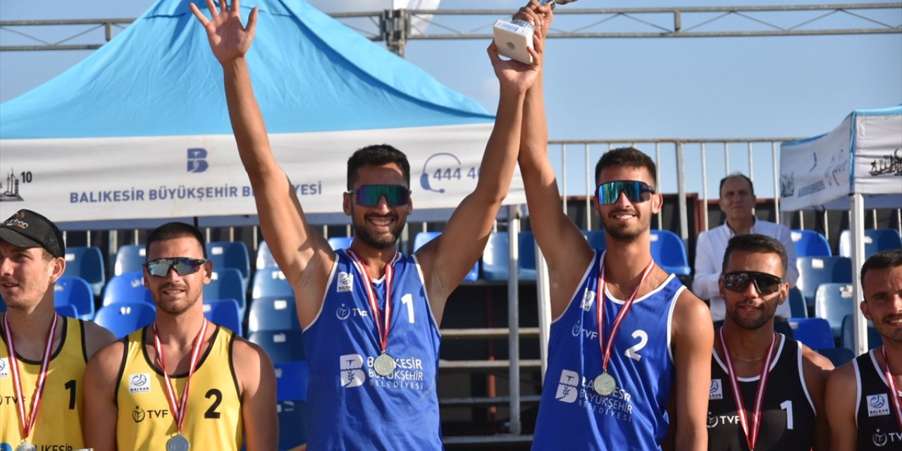 Plaj Voleybolu Balkan Şampiyonası’nda erkeklerde Özdemir-Kuru ikilisi şampiyon oldu
