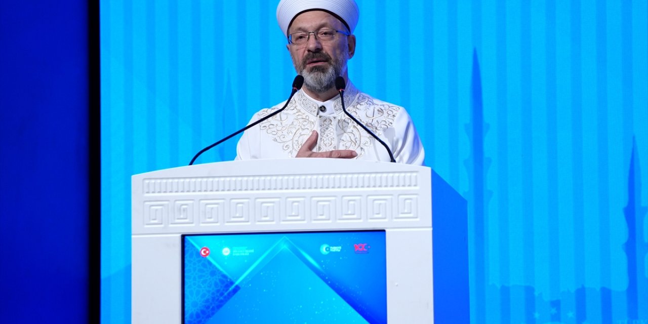 Diyanet İşleri Başkanı Erbaş "Dünya İslam Bilginleri İstişare Zirvesi"nde konuştu: