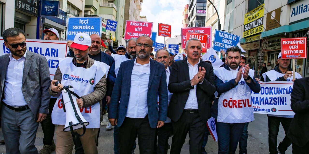 Van'da işten çıkarılan belediye çalışanları eylemlerini sürdürüyor