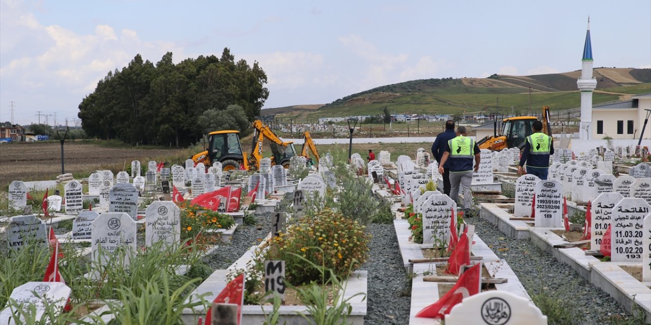 Hatay'da sağanak dolayısıyla zarar gören mezarlıkta çalışma başlatıldı