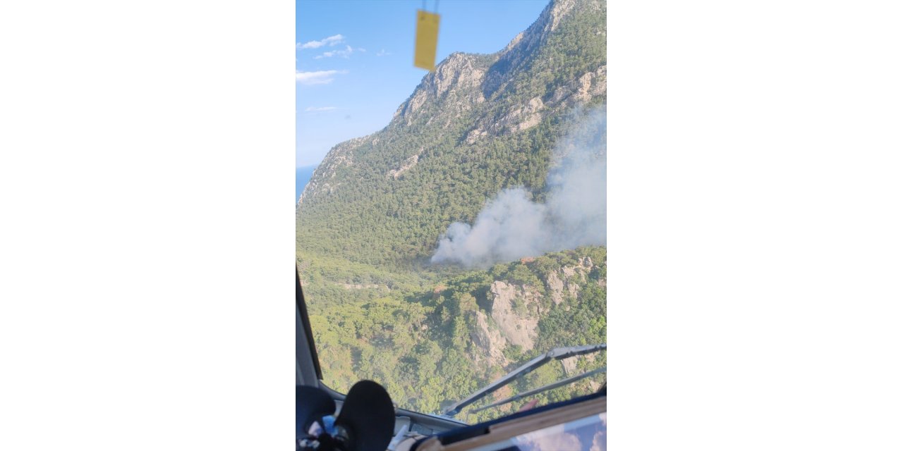 GÜNCELLEME - Antalya'da çıkan orman yangını kontrol altına alınmaya çalışılıyor