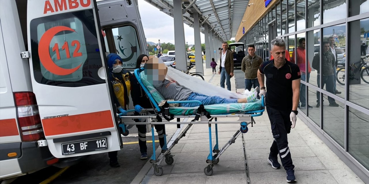Kütahya'da eşi tarafından bıçakla yaralanan kadın hastaneye kaldırıldı