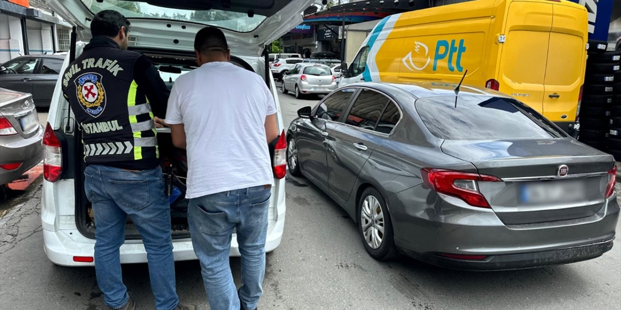 İstanbul'da trafiği tehlikeye düşüren sürücüye 3 bin 576 lira ceza