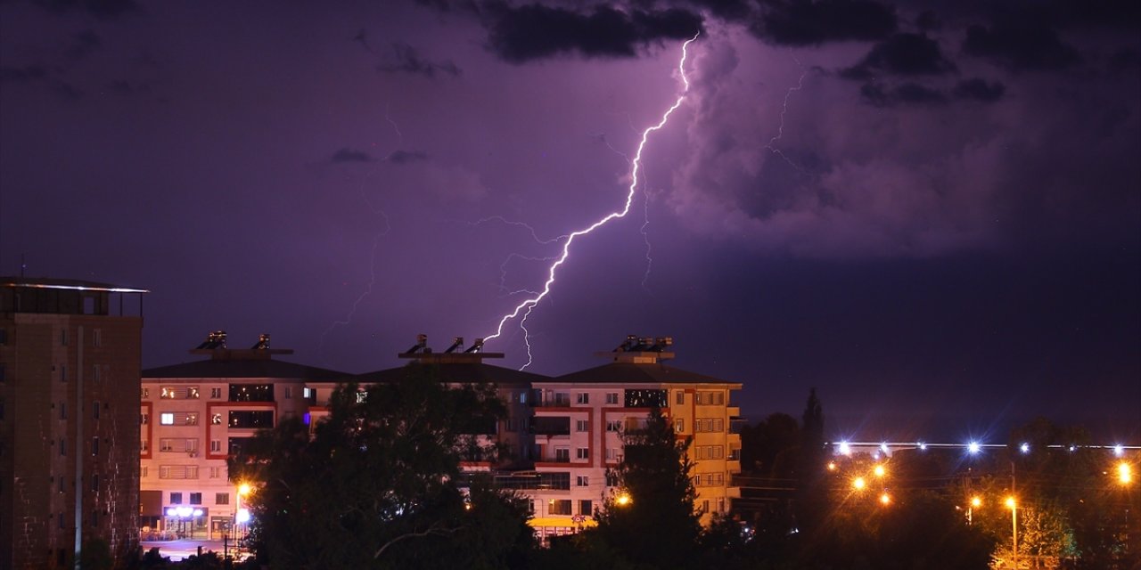 Hatay'da sağanak ve dolu hayatı olumsuz etkiliyor