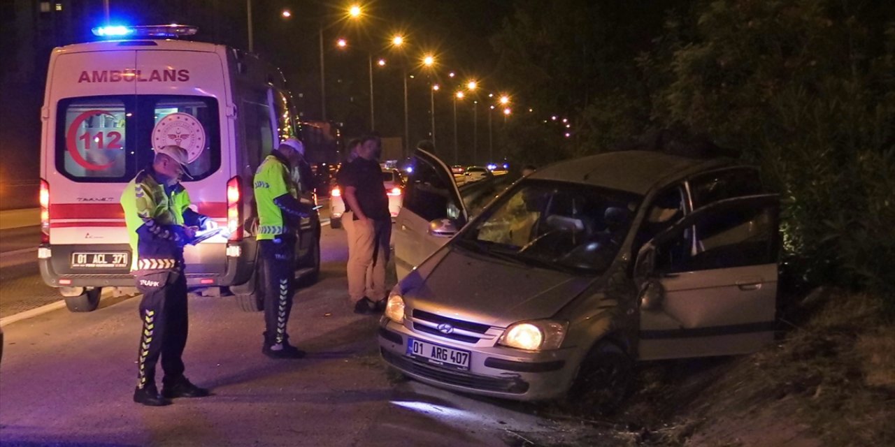 Adana'da iki otomobilin çarpıştığı kazada 3 kişi yaralandı