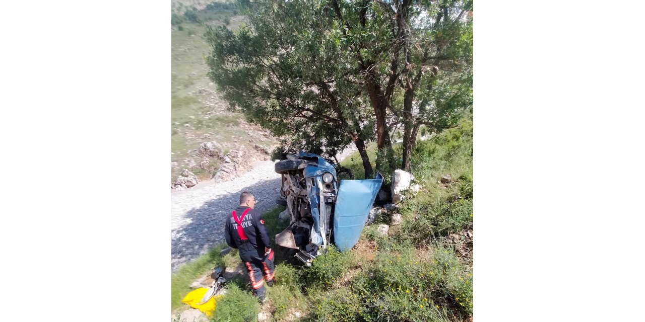 Malatya'da uçuruma yuvarlanan otomobildeki 2 kişi ağır yaralandı